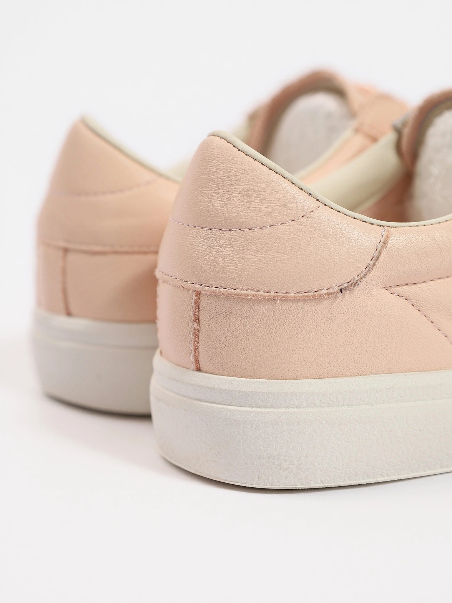 Кеды розового цвета на низкой подошве